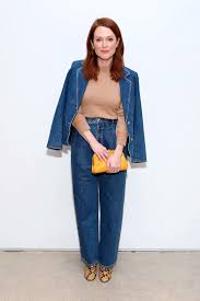 Stephen king series brings out all the emotions in brilliant star julianne moore. Julianne Moore S Picks For Sotheby S Auction Important Design 2021