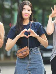 Itzy Lia S Fashion Look On The Way To Music Bank Rehearsal On August 9 2019 Codipop