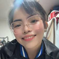 What can cause skin issues and allergies in Golden Retriever puppies?