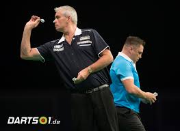 Beaton is currently introduced in the pdc as the bronzed adonis, a nickname derived from his tanned appearance. Steve Beaton Dartspieler Portraits Bei Darts 1