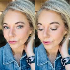 This is one of my favorite looks!! This palette and these lips go with  everything. I have discounted them, added a F R E E gift and F R E E  shipping! Say “LOOK” for the details 👇🏻