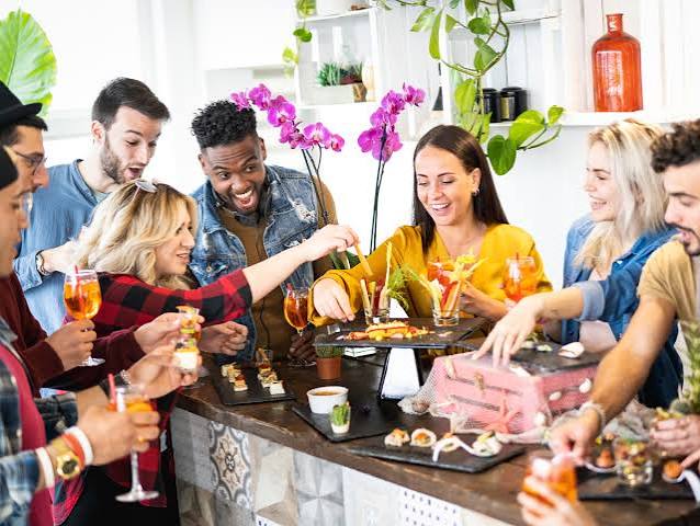 Ap&eacute;ro d&icirc;natoire : une formule id&eacute;ale pour un afterwork
