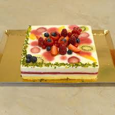 Questa bagna alcolica è perfetta per bagnare il pan di spagna di torte di compleanno, di matrimonio, di ogni tipo di torta. Corso Di Pasticcere Professionista Torta Con Limoncello Frutti Rossi E Pan Di Spagna Di Riso