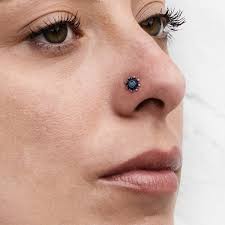Daisy Nose Stud with Onyx