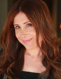 Kate Lisa's Instagram, Twitter & Facebook