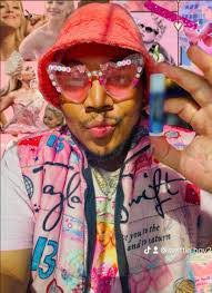 Miranda Mayfield's Instagram, Twitter & Facebook