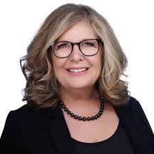 Laura Snodgrass's Instagram, Twitter & Facebook