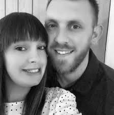 Anyone else have a double cab. My rear speakers don't work and have no  front/ rear fade setting in the settings. Also one of the rear seat belts  won't pull out of