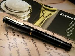 Pin Op Pelikan