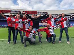 Add a bio, trivia, and more. Feyenoord Supporters Geraakt Door Nieuw Lied Zingende Ret Buschauffeurs Iedereen Vindt Het Mooi Rotterdam Ad Nl
