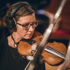 Teen singer performs original songs at Sierra Madre Art Walk