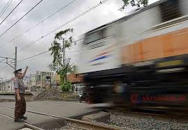Check spelling or type a new query. Kisah Polisi Cilik Pengatur Perlintasan Kereta Api