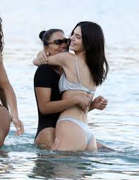 The two celebrities have been on and off since 2018. Kendall Jenner Bikini Pictures In Greece July 2019 Popsugar Celebrity
