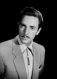 Carlos Agosti, actor, porta traje a rayas, retrato