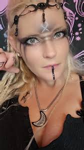 Felt like letting my norse goddess out today ✨️ 🐦‍⬛🖤🩶