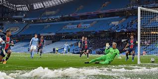 79 renato sanches hits the woodwork (standing, to the left, out of box, right footed, from corner). Ligue Des Champions Paris Prend La Porte Le Point