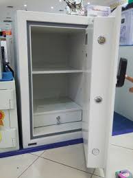 Kami adalah distributor brankas chubb murah di surabaya. Jual Brankas Chubb Safes Cobra Executive B Size 5 Di Lapak Pusat Brankas Berkualitas Bukalapak