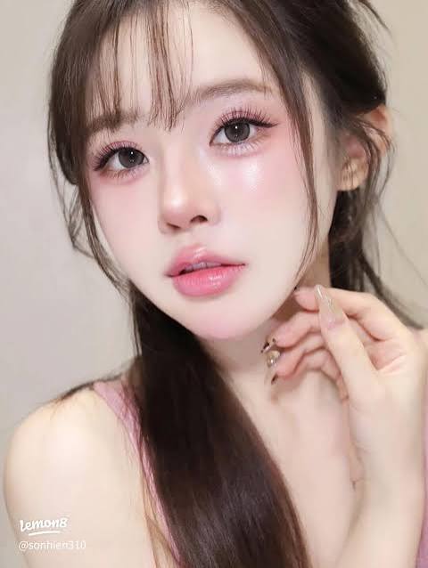 Makeup clean-girl H&agrave;n Quốc: tone trong trẻo, căng b&oacute;ng tự nhi&ecirc;n cho da ch&acirc;u &Aacute;