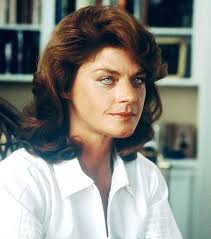 Actress Alexandra Daddario shared for the first time an image in which you  can see her baby's eyes. The detail immediately drew attention, since the  child inherited the intense blue eyes that