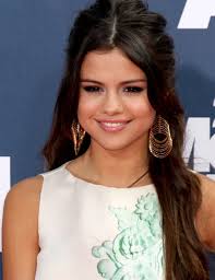 The singer and 13 reasons why producer posted a snap that seems to show her debuting a short cropped haircut—and it suits her to. 43 Stunning Selena Gomez Hairstyles You Need To Check Out