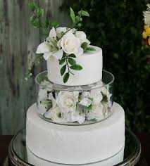Garden Pictures In 2020 Romantic Wedding Cake Floral Wedding Cakes Wedding Cakes