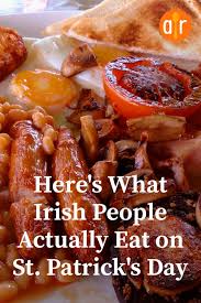 Here S What Irish People Actually Eat On St Patrick S Day Here Are Just Some Of The Different Irish Foods You Might Find Us Irish Cooking Irish Recipes Eat