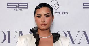 Does demi lovato have a boyfriend or a girlfriend? Demi Lovato Drops Triumphant Album Dancing With The Devil
