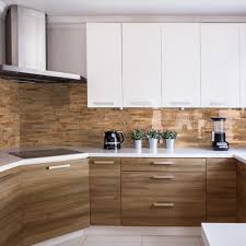 Deuxième partie de la création d'une cuisine extérieure avec la création du mur de pierre de parement beige. Panneau Bois Decoratif Mur En Bois Interieur Decoratif