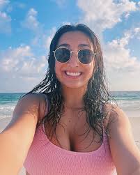 Samara Bowen's Instagram, Twitter & Facebook