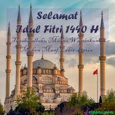 Hari raya idul fitri atau biasa disebut lebaran di indonesia adalah hari raya umat islam yang jatuh pada tanggal 1 syawal penanggalan hijriyah. Kumpulan Ucapan Selamat Hari Raya Idul Fitri 2019 1440h Bahasa Indonesia Inggris Dan Daerah Elppas Story