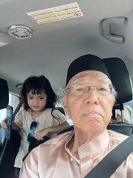 First day of eid my daughter took us to visit my wives eldest sister about  45km from my house. She is nearly 90 years old. Still strong except cant  walk freely. As