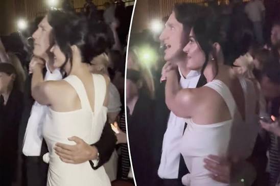 New - Justin Trudeau couldn't keep his hands off Katy Perry during premiere  of her new concert movie | Facebook