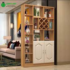 Manfaatkan tanaman pelengkap desain interior kekinian agar ruang tamu lebih stylish (sumber: Jual Lemari Partisi Pembatas Dekorasi Ruang Tamu Minimalis Sekat Murah Kab Jepara Canka Jaya Furniture Tokopedia