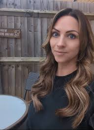 Hi all, I'm probably asking for the impossible but I was wondering if it  was possible to add me ( with my new hair extensions) to a pic of my fiance  and