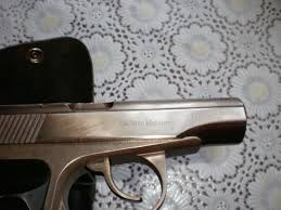 Toate pistoalele letale care sunt de vanzare sunt ambidextre si sunt. Pistol Cu Glont