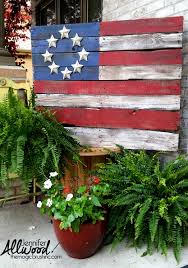 So this isn't really much of a diy video, but you still get a decent idea of the process involved. How To Make A Patriotic Pallet Flag
