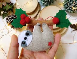 Merry Slothmas ❤️🎄  https://www.etsy.com/it/listing/756241291/addobbo-natalizio-bradipo-in-feltro