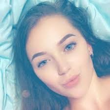 Summer Rudd's Instagram, Twitter & Facebook