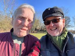 Following Friday and Saturday in the company of Mr Dyer, I go out with the  misses to enjoy the sun and look who I bump in to!!