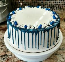Minimalist Birthday Cake Ideas For Boyfriend Blue And White Drip Cake Cupcake Birthday Cake Drip Cakes White Birthday Cakes