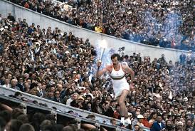 The 1972 summer olympics in munich saw the inaugural staging of badminton, as a demonstration sport.two decades later the sport debuted in competition at the barcelona 1992 summer olympics where 4 events were held, with singles and doubles events for both men and women. Moskovskaya Olimpiada 1980 Goda Kak Eto Bylo