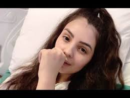 A atriz mabel calzolari, que fez parte do elenco de orgulho e paixão, da rede globo, revelou em entrevista para o tv fama que descobriu uma grave doença após o parto de seu filho. Internada Atriz Mabel Calzolari Mostra Cicatriz Nas Costas Apos Nove Cirurgias Youtube