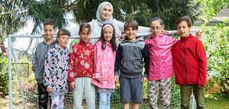 Deutschland korrigiert flüchtlingszahl für 2015. Instagram Star Roksana Temiz Alltag Als Mutter Von Sechslingen Welt