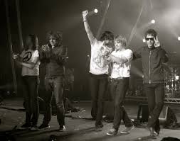 Empire is the second album by british rock band kasabian, released in august 2006. Kasabian Discography Wikipedia