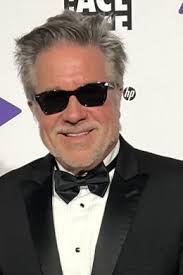 Актёры, режиссер и создатели сериала Новый агент МакГайвер (2016-2021)