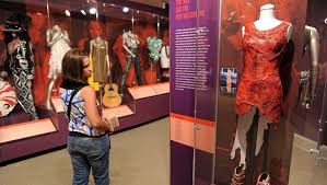 It was 5 years ago that lady gaga rolled up to the mtv video music awards having been before accepting her video of the year award, the singer donned the now (in)famous 'meat dress', took to the stage, asked cher to hold her. See Lady Gaga S Meat Dress At D C Museum