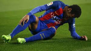 La blessure de neymar, le show chicharito à l'entraînement. Psg Barcelone Retour Sur Les Blessures De Neymar