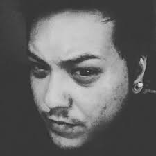 糟糕,它錯過了你的腦袋🥲