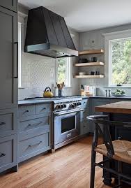 Ejemplo de escalera recta, de estilo americano, grande, con barandilla de varios materiales, escalones de madera y contrahuellas de madera — houzz. Modern Craftsman Charming Home Tour Town Country Living