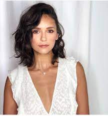 Pin Em Nina Dobrev